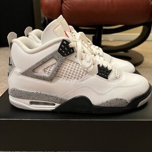 Jordan 4 Retro (2025) White Cement 
Worn 3x